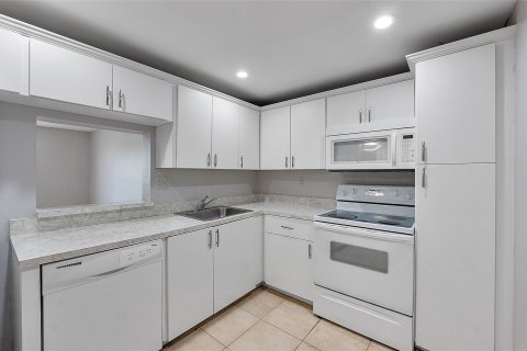 Copropriété à vendre à Deerfield Beach, Floride: 2 chambres, 96.62 m2 № 1228630 - photo 14