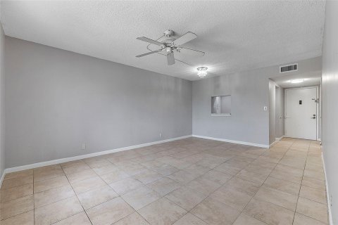 Condo in Deerfield Beach, Florida, 2 bedrooms  № 1228630 - photo 4