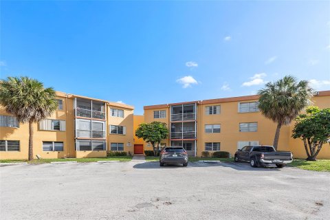 Copropriété à vendre à Deerfield Beach, Floride: 2 chambres, 96.62 m2 № 1228630 - photo 15