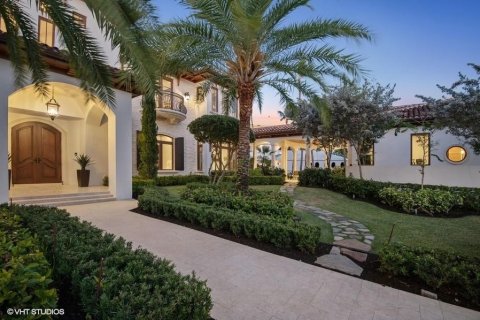 Casa en venta en Fort Lauderdale, Florida, 8 dormitorios, 832.59 m2 № 55307 - foto 1