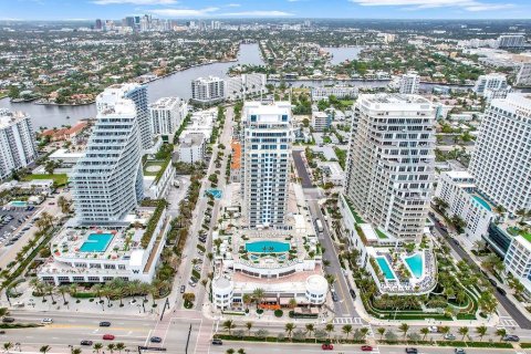 Condo in Fort Lauderdale, Florida, 2 bedrooms  № 1005108 - photo 1