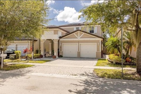 Casa en venta en Homestead, Florida, 4 dormitorios, 221.01 m2 № 1099292 - foto 1