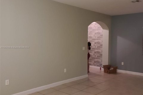 Casa en venta en Homestead, Florida, 4 dormitorios, 221.01 m2 № 1099292 - foto 9
