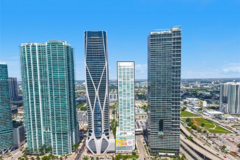 Propiedad comercial en venta en Miami, Florida № 694384 - foto 7