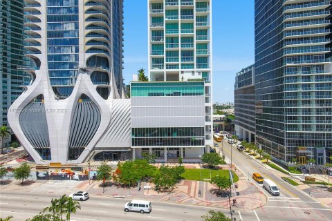 Propiedad comercial en venta en Miami, Florida № 694384 - foto 4