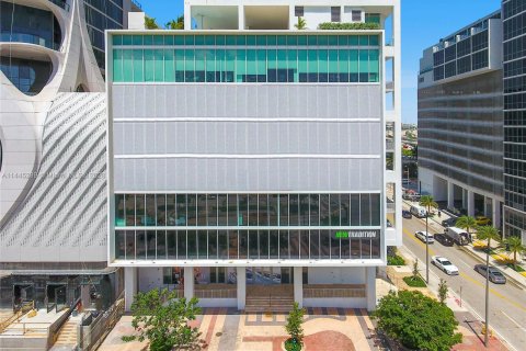 Propiedad comercial en venta en Miami, Florida № 694384 - foto 6