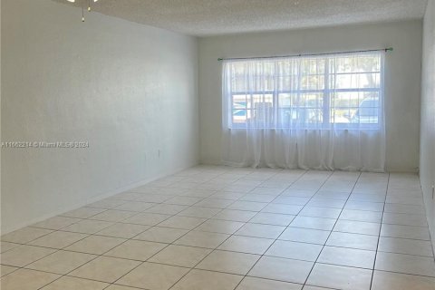 Copropriété à louer à North Bay Village, Floride: 1 chambre, 81.29 m2 № 1370873 - photo 3