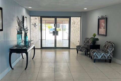 Copropriété à louer à North Bay Village, Floride: 1 chambre, 81.29 m2 № 1370873 - photo 11