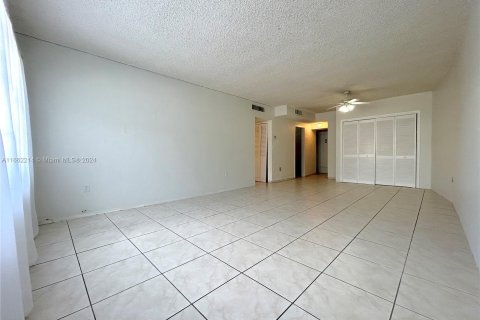 Copropriété à louer à North Bay Village, Floride: 1 chambre, 81.29 m2 № 1370873 - photo 1