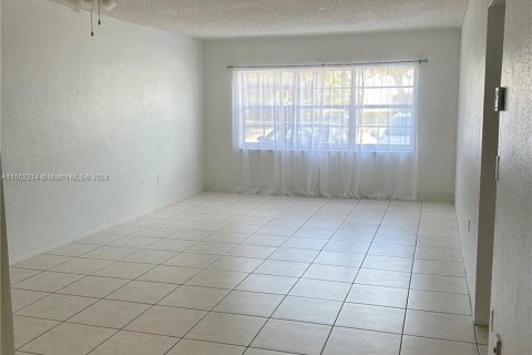 Copropriété à louer à North Bay Village, Floride: 1 chambre, 81.29 m2 № 1370873 - photo 2