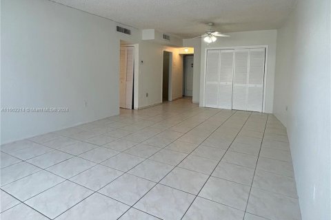 Copropriété à louer à North Bay Village, Floride: 1 chambre, 81.29 m2 № 1370873 - photo 8