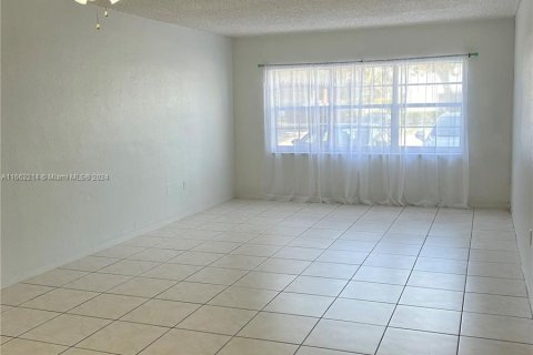 Copropriété à louer à North Bay Village, Floride: 1 chambre, 81.29 m2 № 1370873 - photo 6