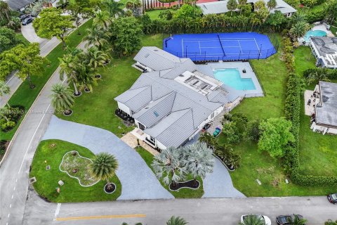 Villa ou maison à vendre à Tamarac, Floride: 4 chambres, 441.19 m2 № 1370923 - photo 2