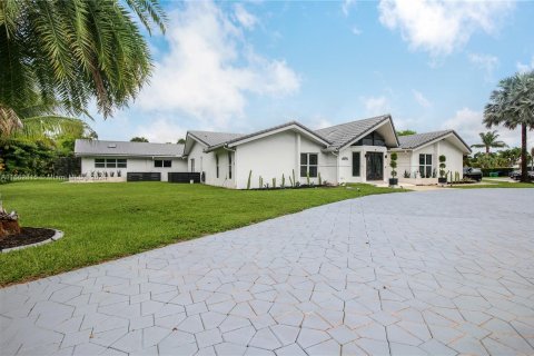 Villa ou maison à vendre à Tamarac, Floride: 4 chambres, 441.19 m2 № 1370923 - photo 3