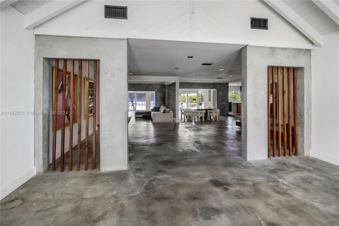 Villa ou maison à vendre à Tamarac, Floride: 4 chambres, 441.19 m2 № 1370923 - photo 6