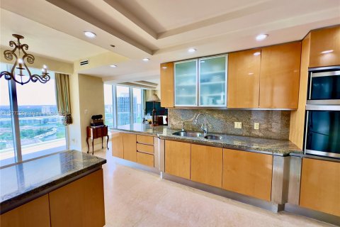 Condo in Aventura, Florida, 5 bedrooms  № 1147382 - photo 28