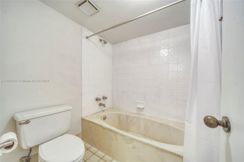 Adosado en venta en Miami, Florida, 2 dormitorios, 132.85 m2 № 1399091 - foto 26