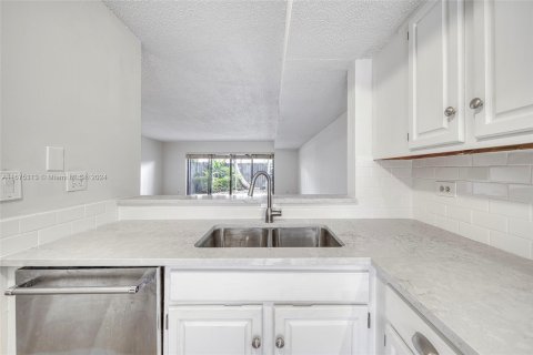 Adosado en venta en Miami, Florida, 2 dormitorios, 132.85 m2 № 1399091 - foto 9