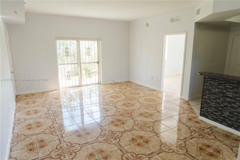 House in Miami, Florida 1 bedroom, 66.89 sq.m. № 1399090 - photo 8