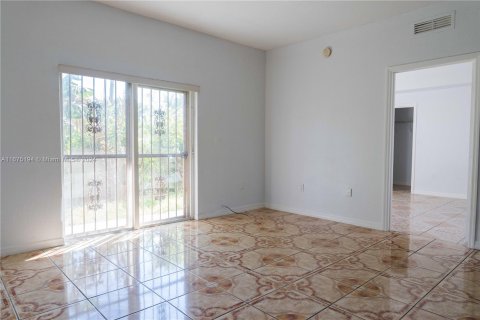 House in Miami, Florida 1 bedroom, 66.89 sq.m. № 1399090 - photo 25