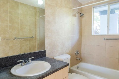 House in Miami, Florida 1 bedroom, 66.89 sq.m. № 1399090 - photo 21