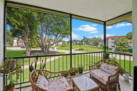 Condo in Pembroke Pines, Florida, 2 bedrooms  № 1310597 - photo 13