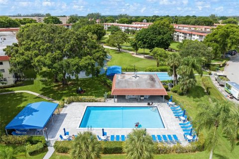 Condo in Pembroke Pines, Florida, 2 bedrooms  № 1310597 - photo 27