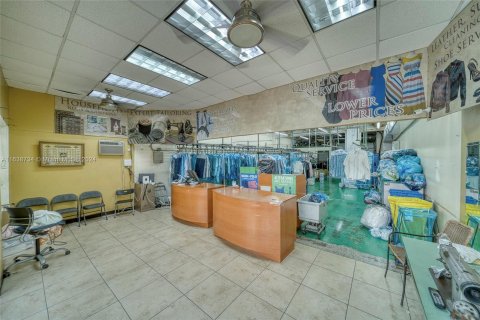 Commercial property in Miami, Florida № 1310595 - photo 4