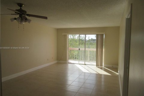 Condo in Miami, Florida, 1 bedroom  № 1384219 - photo 5