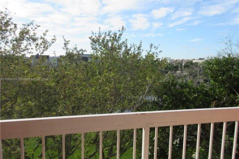 Condo in Miami, Florida, 1 bedroom  № 1384219 - photo 14