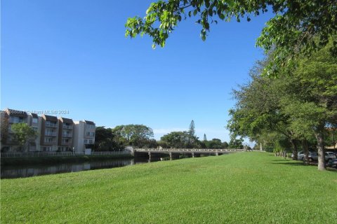 Condo in Miami, Florida, 1 bedroom  № 1384219 - photo 4