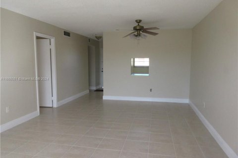 Condo in Miami, Florida, 1 bedroom  № 1384219 - photo 7