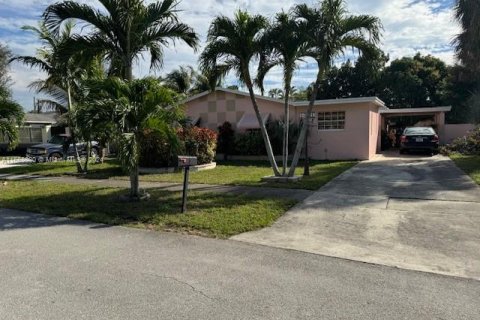 House in Margate, Florida 4 bedrooms, 127 sq.m. № 1384218 - photo 1