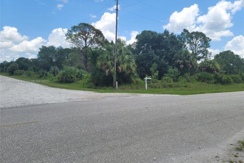 Terreno en venta en Clewiston, Florida № 875862 - foto 3