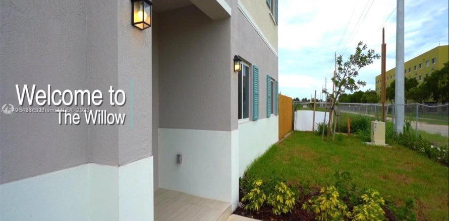 Townhouse in Florida City, Florida 4 bedrooms № 875859