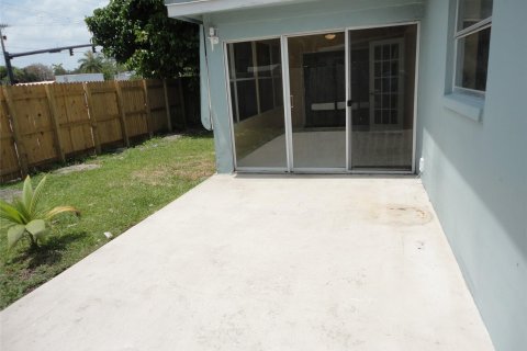 House in Tamarac, Florida 2 bedrooms, 95.13 sq.m. № 1182301 - photo 4