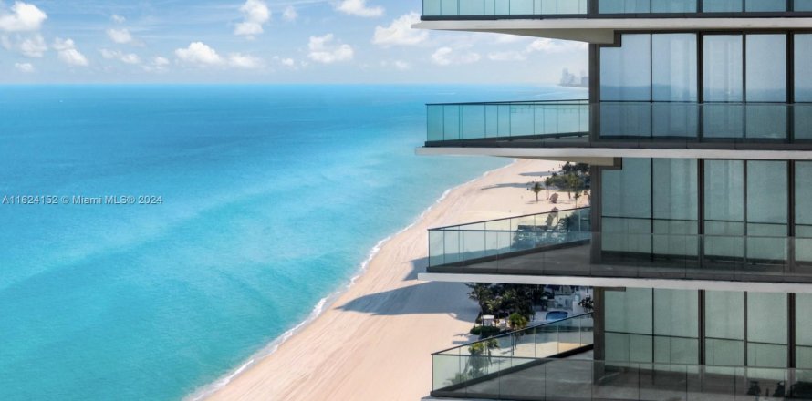 Condo in Sunny Isles Beach, Florida, 4 bedrooms  № 1270829