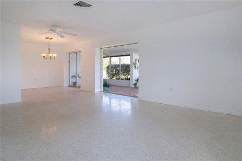 House in Sarasota, Florida 2 bedrooms, 122.91 sq.m. № 1390124 - photo 8