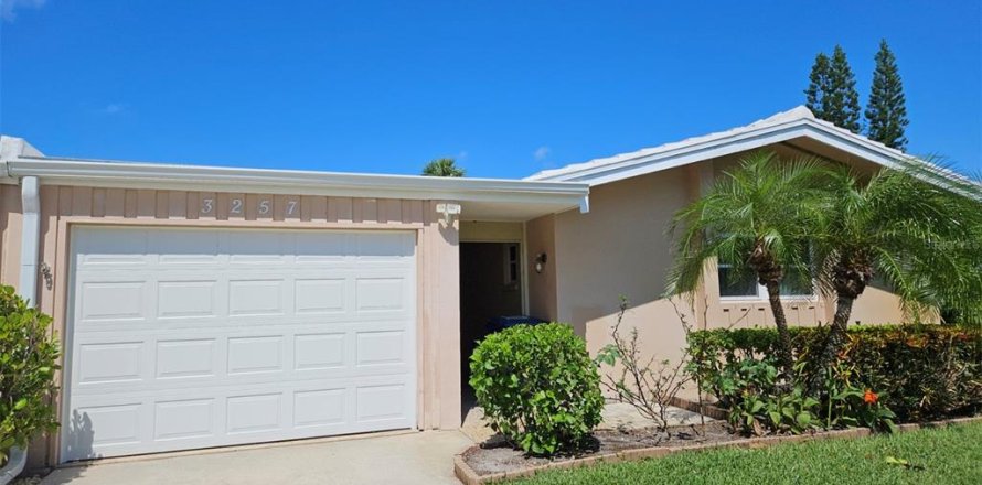 House in Sarasota, Florida 2 bedrooms, 122.91 sq.m. № 1390124