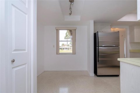 House in Sarasota, Florida 2 bedrooms, 122.91 sq.m. № 1390124 - photo 19