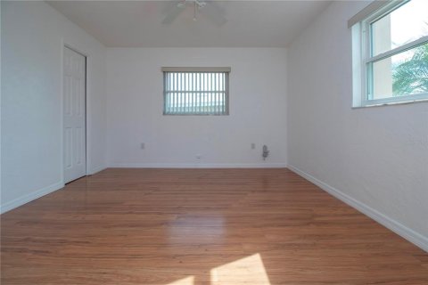 House in Sarasota, Florida 2 bedrooms, 122.91 sq.m. № 1390124 - photo 23