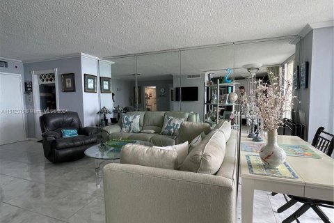 Copropriété à vendre à Hallandale Beach, Floride: 2 chambres, 101.64 m2 № 940482 - photo 5