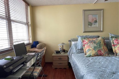 Condominio en venta en Hallandale Beach, Florida, 2 dormitorios, 101.64 m2 № 940482 - foto 10