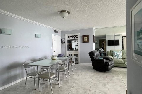 Copropriété à vendre à Hallandale Beach, Floride: 2 chambres, 101.64 m2 № 940482 - photo 7
