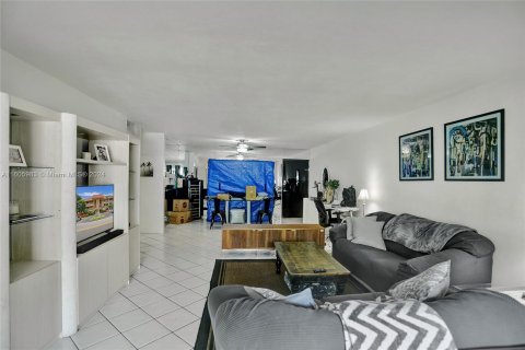 Condo in Fort Lauderdale, Florida, 2 bedrooms  № 1226481 - photo 24