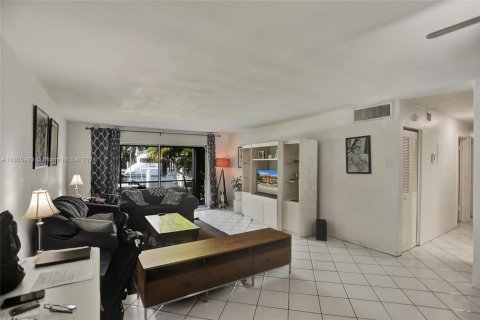 Copropriété à vendre à Fort Lauderdale, Floride: 2 chambres, 111.48 m2 № 1226481 - photo 23