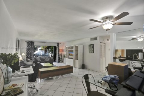 Condo in Fort Lauderdale, Florida, 2 bedrooms  № 1226481 - photo 19