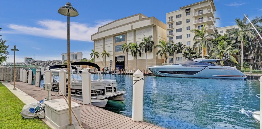 Condominio en Fort Lauderdale, Florida, 2 dormitorios  № 1226481