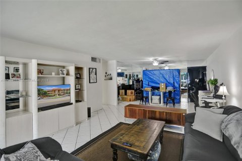 Condo in Fort Lauderdale, Florida, 2 bedrooms  № 1226481 - photo 25