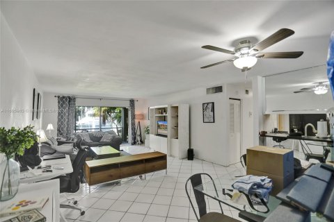 Condo in Fort Lauderdale, Florida, 2 bedrooms  № 1226481 - photo 18